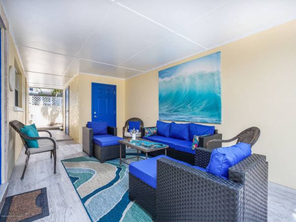 Adorable Two Bedroom Villa 4 Minute Walk to the Beach in Famous Siesta Key