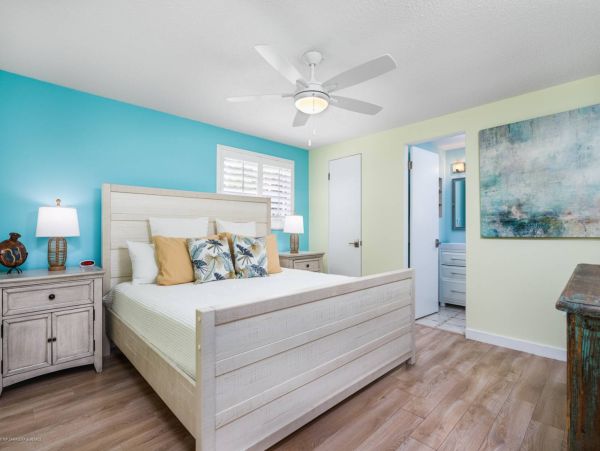 Adorable Two Bedroom Villa 4 Minute Walk to the Beach in Famous Siesta Key