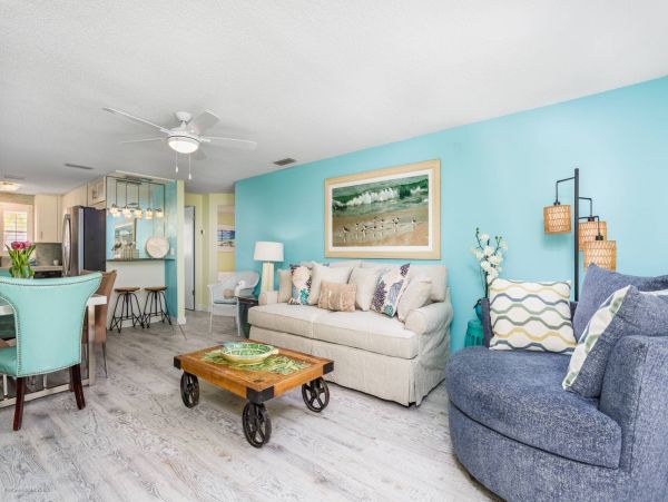Adorable Two Bedroom Villa 4 Minute Walk to the Beach in Famous Siesta Key