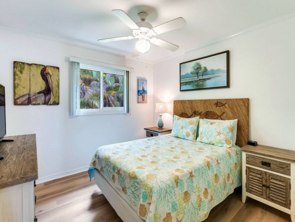 Sanibel Vacation Condo Two Bedroom Walk to Beach