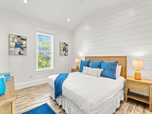 Bradenton Beach Vacation Rental Luxury 7-Bedroom Anna Maria Island Home with Pool & Rooftop Deck