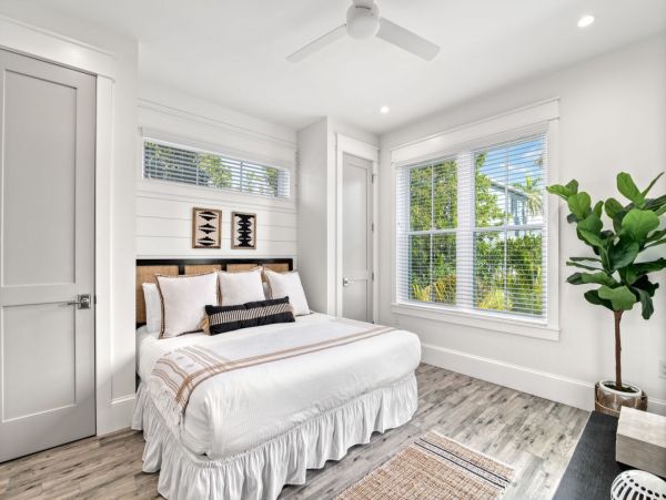 Bradenton Beach Vacation Rental Luxury 7-Bedroom Anna Maria Island Home with Pool & Rooftop Deck