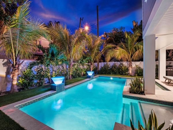 Bradenton Beach Vacation Rental Luxury 7-Bedroom Anna Maria Island Home with Pool & Rooftop Deck