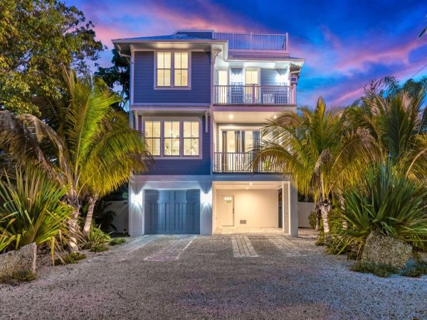 Bradenton Beach Vacation Rental Luxury 7-Bedroom Anna Maria Island Home with Pool & Rooftop Deck