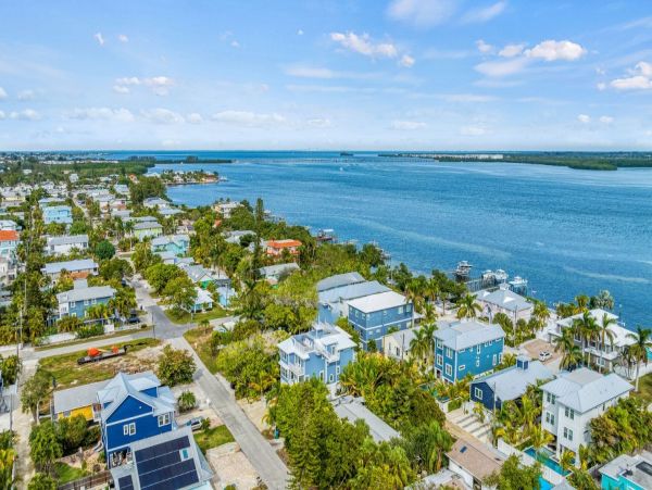 Bradenton Beach Vacation Rental Luxury 7-Bedroom Anna Maria Island Home with Pool & Rooftop Deck
