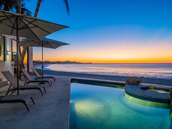 Amazing Beachfront 6 Bedroom Villa in Los Cabos