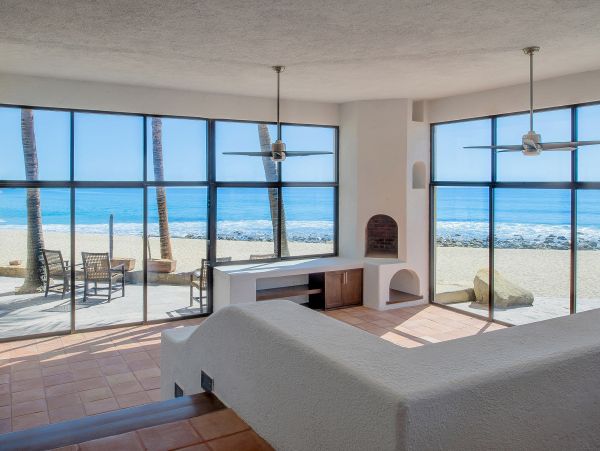 Amazing Beachfront 6 Bedroom Villa in Los Cabos