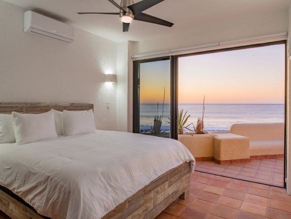 Amazing Beachfront 6 Bedroom Villa in Los Cabos