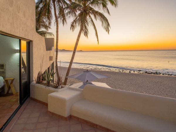 Amazing Beachfront 6 Bedroom Villa in Los Cabos