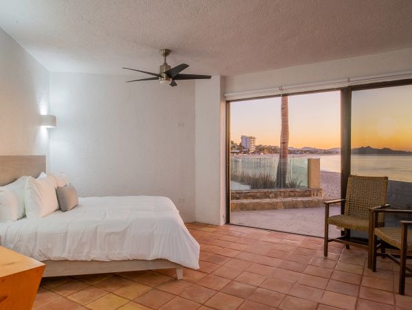 Amazing Beachfront 6 Bedroom Villa in Los Cabos