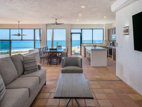 Amazing Beachfront 6 Bedroom Villa in Los Cabos