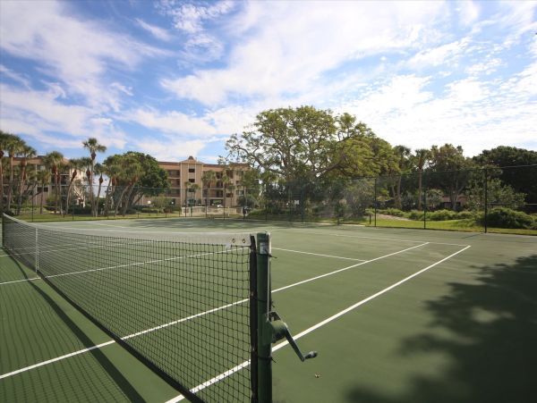 Waterfront Condo in Longboat Key - Two-Bedroom Retreat with Sarasota Bay Views
