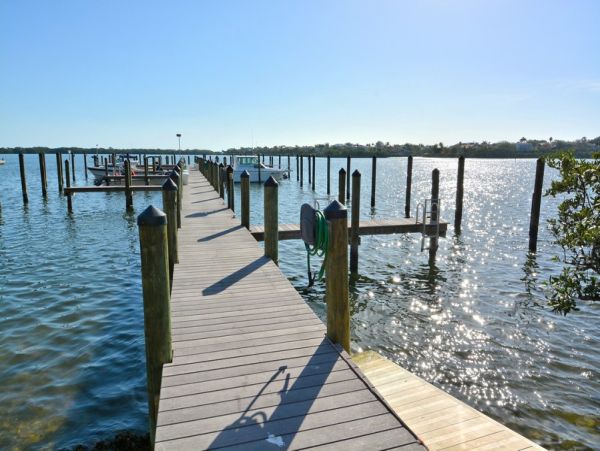 Waterfront Condo in Longboat Key - Two-Bedroom Retreat with Sarasota Bay Views