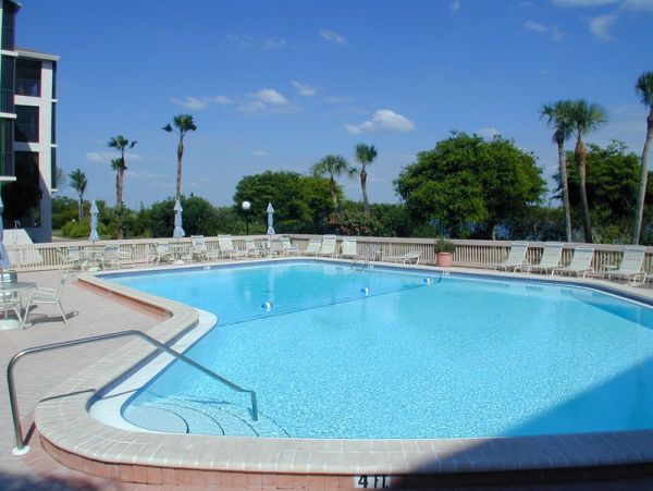 Waterfront Condo in Longboat Key - Two-Bedroom Retreat with Sarasota Bay Views