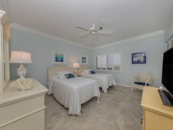 Waterfront Condo in Longboat Key - Two-Bedroom Retreat with Sarasota Bay Views