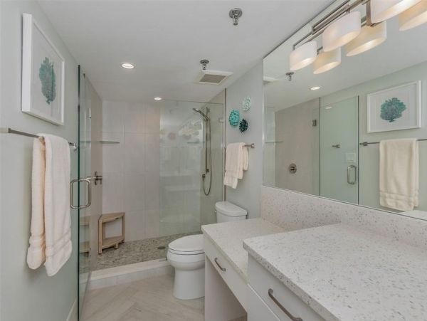 Waterfront Condo in Longboat Key - Two-Bedroom Retreat with Sarasota Bay Views