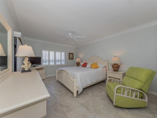 Waterfront Condo in Longboat Key - Two-Bedroom Retreat with Sarasota Bay Views