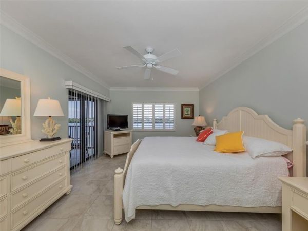 Waterfront Condo in Longboat Key - Two-Bedroom Retreat with Sarasota Bay Views