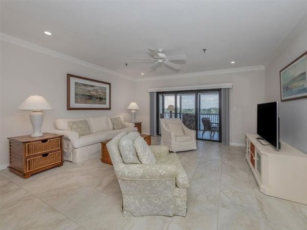 Waterfront Condo in Longboat Key - Two-Bedroom Retreat with Sarasota Bay Views