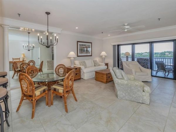Waterfront Condo in Longboat Key - Two-Bedroom Retreat with Sarasota Bay Views