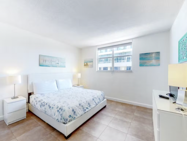 Oceanview Vacation Condo in Hollywood Sleeps Seven Guests