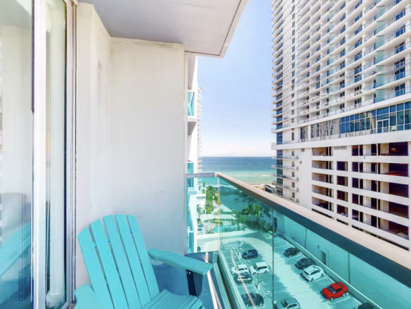 Oceanview Vacation Condo in Hollywood Sleeps Seven Guests