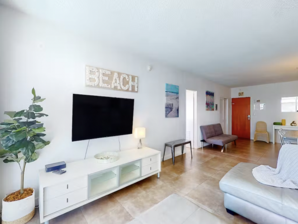 Oceanview Vacation Condo in Hollywood Sleeps Seven Guests