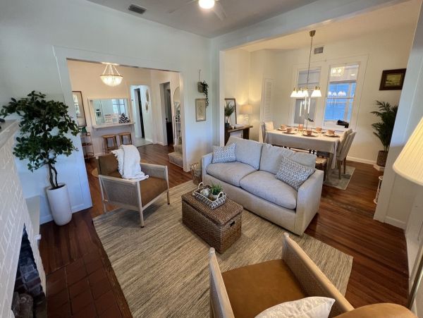Lovely Vacation Cottage in Anna Maria Steps from Beach