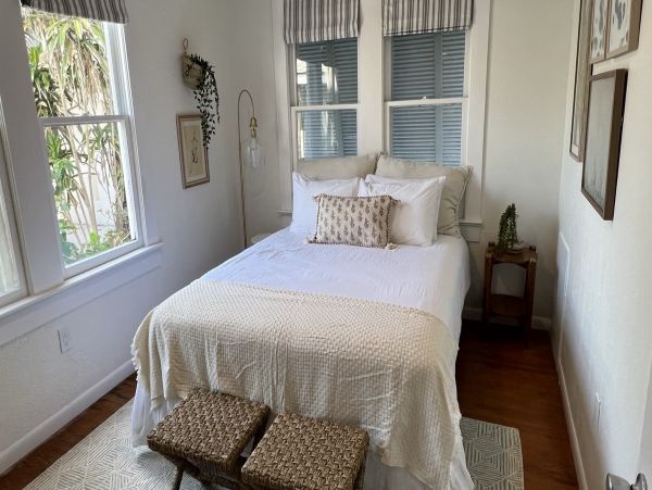 Lovely Vacation Cottage in Anna Maria Steps from Beach