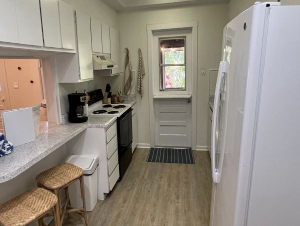 Lovely Vacation Cottage in Anna Maria Steps from Beach
