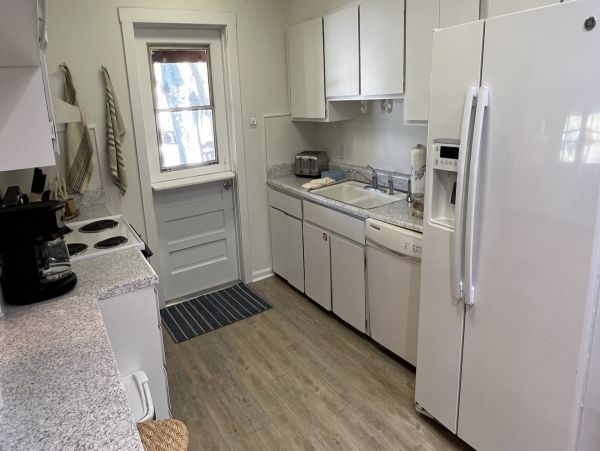 Lovely Vacation Cottage in Anna Maria Steps from Beach
