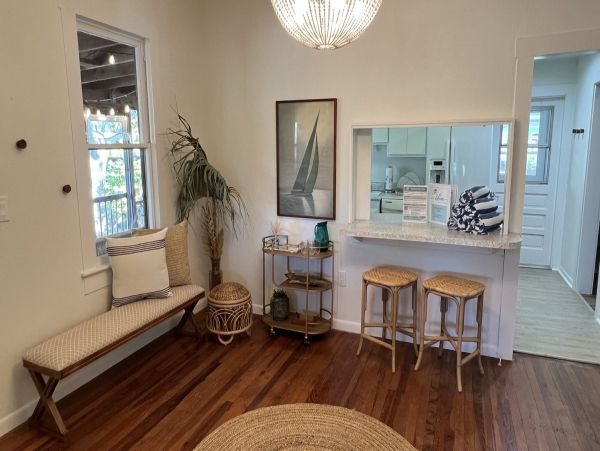 Lovely Vacation Cottage in Anna Maria Steps from Beach