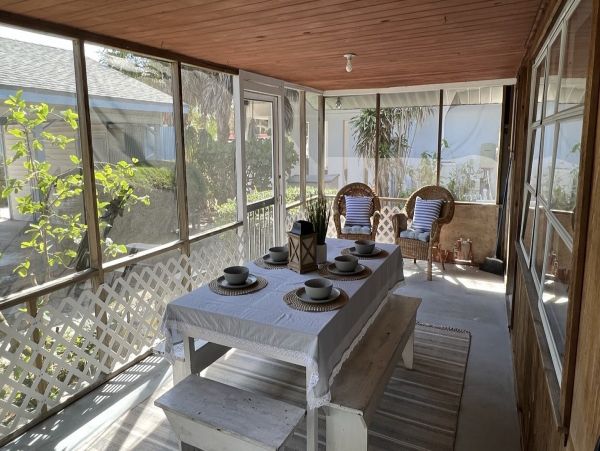 Lovely Vacation Cottage in Anna Maria Steps from Beach