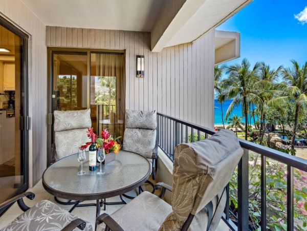 Stunning 2 Bedroom Vacation Rental in Kaanapali with Ocean Views