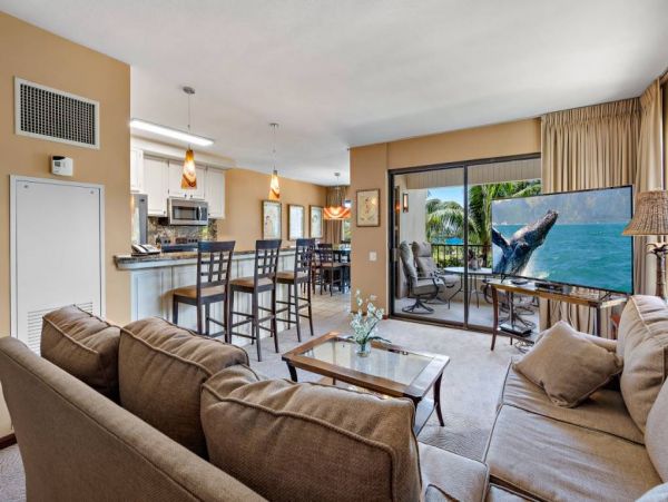 Stunning 2 Bedroom Vacation Rental in Kaanapali with Ocean Views