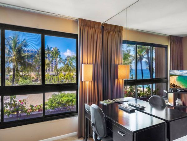 Stunning 2 Bedroom Vacation Rental in Kaanapali with Ocean Views