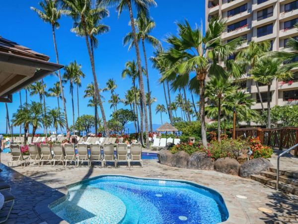 Stunning 2 Bedroom Vacation Rental in Kaanapali with Ocean Views