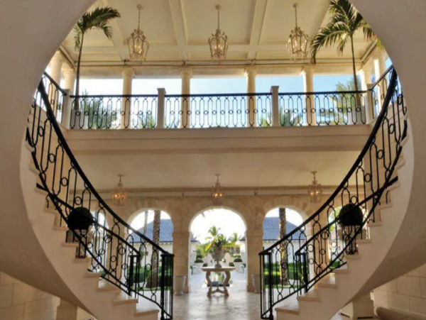 Luxury Villa with 9 Bedrooms and Amazing Views