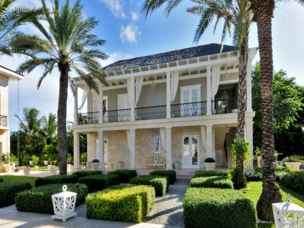 Luxury Villa with 9 Bedrooms and Amazing Views