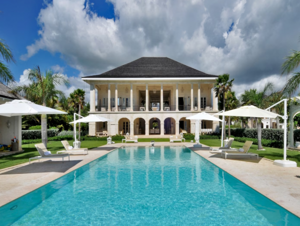 Luxury Villa with 9 Bedrooms and Amazing Views
