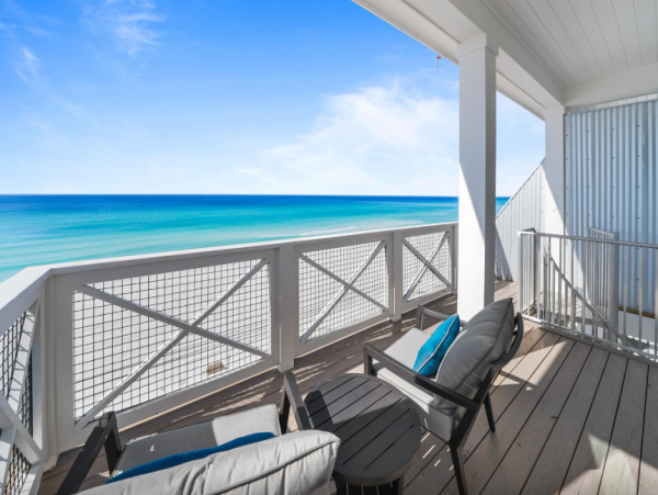 Beachfront Duplex with 5 Bedrooms and Amazing Views