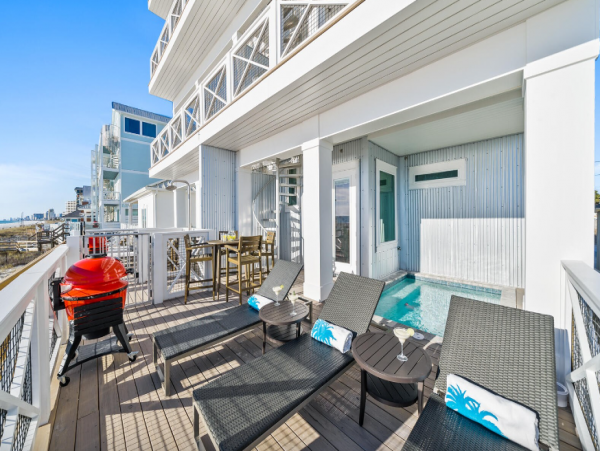 Beachfront Duplex with 5 Bedrooms and Amazing Views