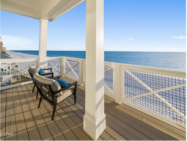 Beachfront Duplex with 5 Bedrooms and Amazing Views