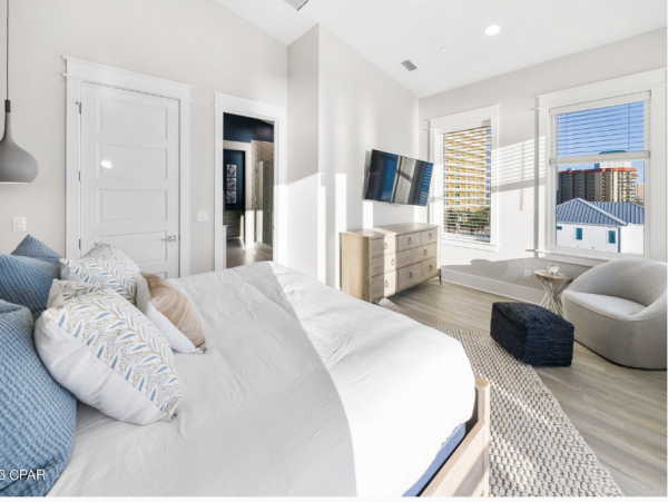 Beachfront Duplex with 5 Bedrooms and Amazing Views