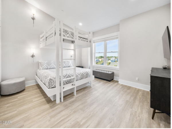 Beachfront Duplex with 5 Bedrooms and Amazing Views