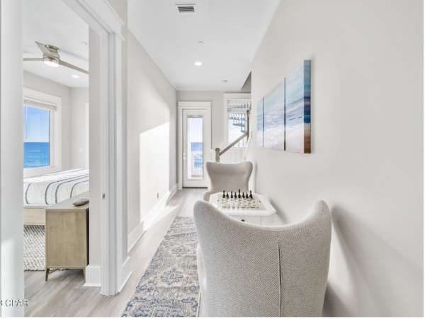 Beachfront Duplex with 5 Bedrooms and Amazing Views