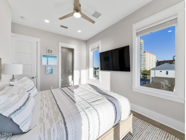 Beachfront Duplex with 5 Bedrooms and Amazing Views