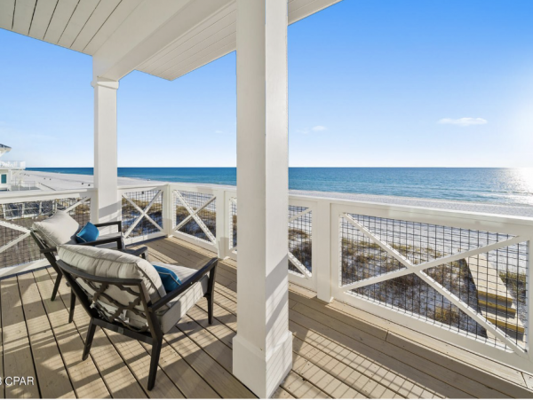 Beachfront Duplex with 5 Bedrooms and Amazing Views