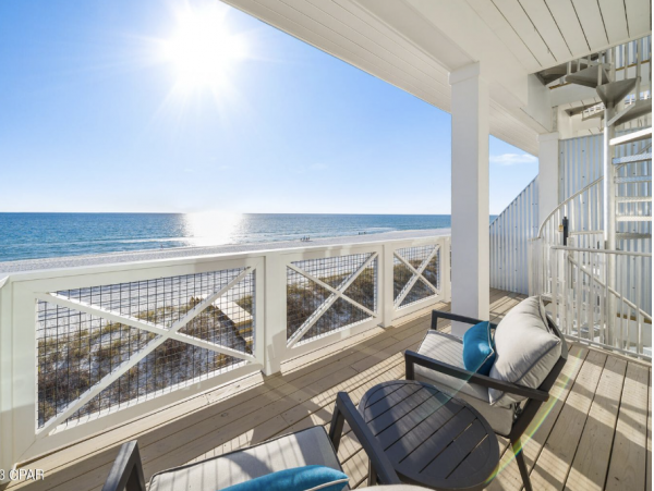 Beachfront Duplex with 5 Bedrooms and Amazing Views