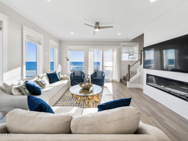 Beachfront Duplex with 5 Bedrooms and Amazing Views